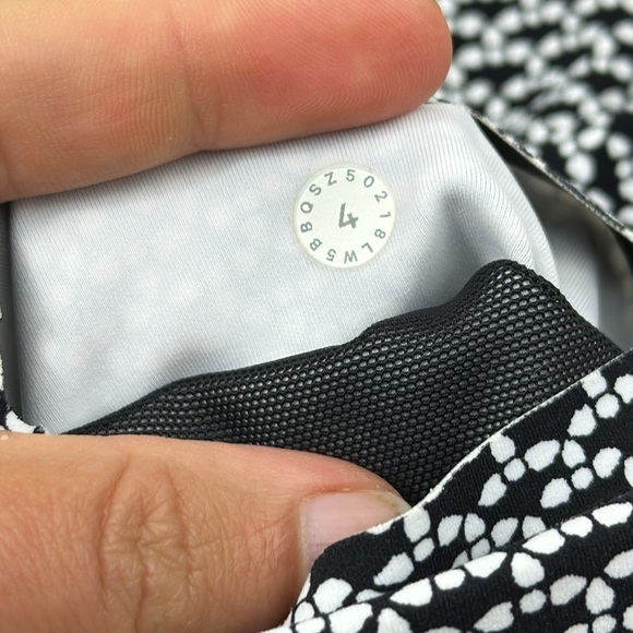 Lululemon In Movement 7/8 Tight *Everlux 25" Monochromic Black - Picture 3 of 4